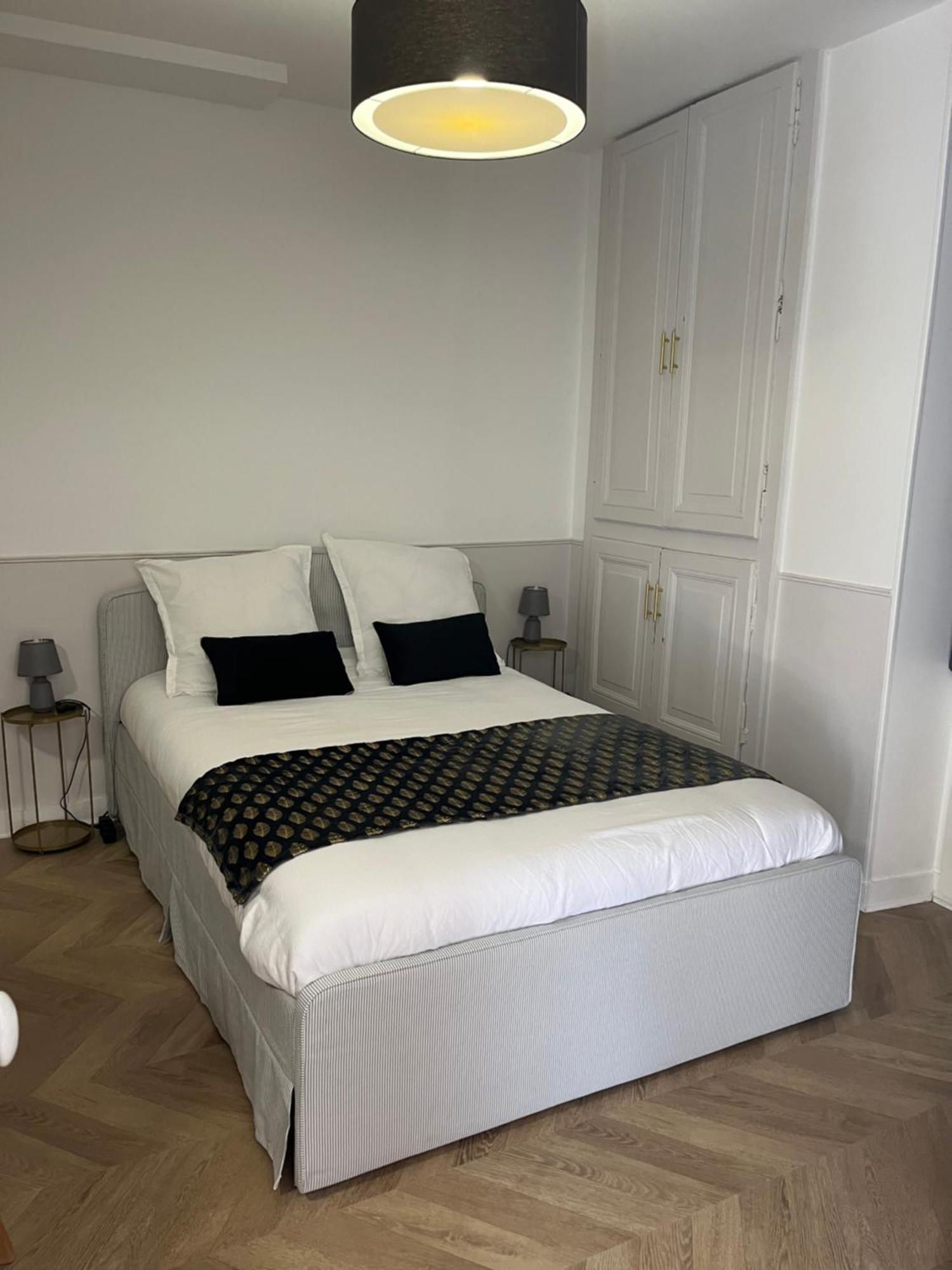 Le Studio Haslay Seraucourt En Plein Coeur De Ville De Bourges - Charme De L Ancien Et Confort Contemporain Værelse billede